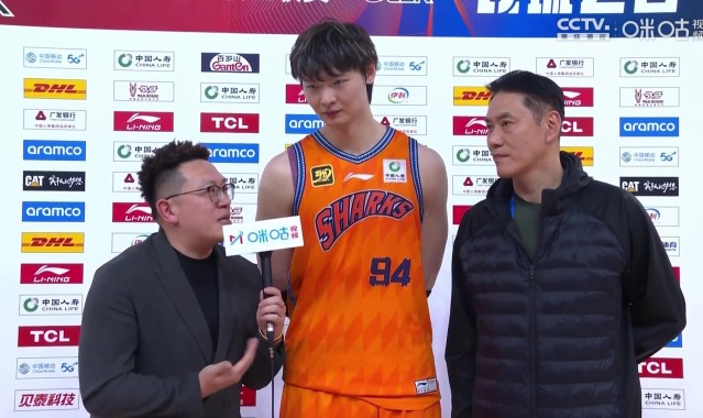 22分逆转北京！王哲林：今天内线机会多 洛夫顿最后节奏把控很好
