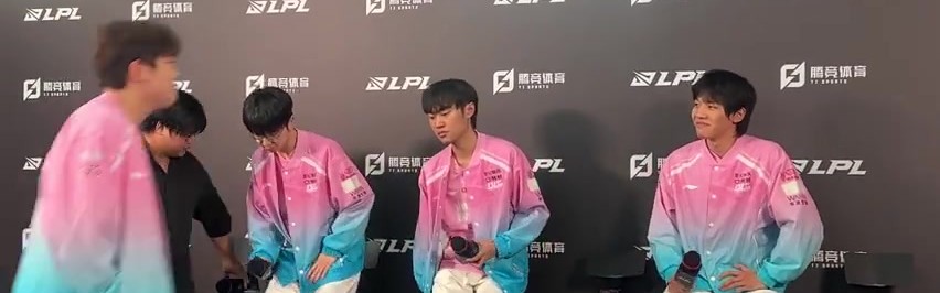 第一轮解脱了？ON赛后群访落座 表情直接笑嘻了